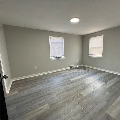 646 Tarragonna St, Bon Air, PA 15210