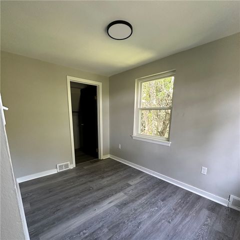 646 Tarragonna St, Bon Air, PA 15210