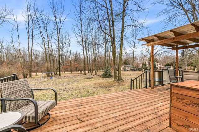 9151 N Hillview Circle, Rome City, IN 46784