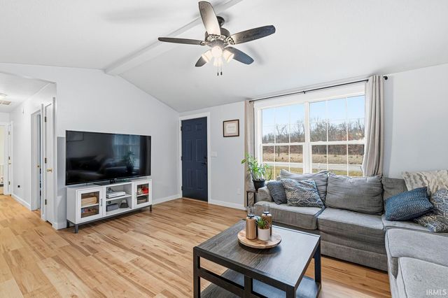 9151 N Hillview Circle, Rome City, IN 46784