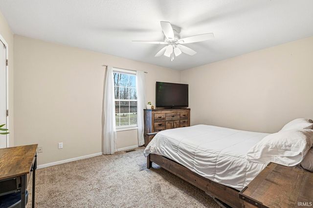 9151 N Hillview Circle, Rome City, IN 46784