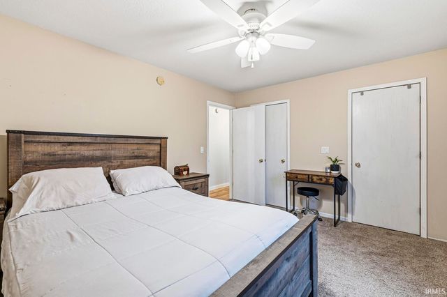 9151 N Hillview Circle, Rome City, IN 46784