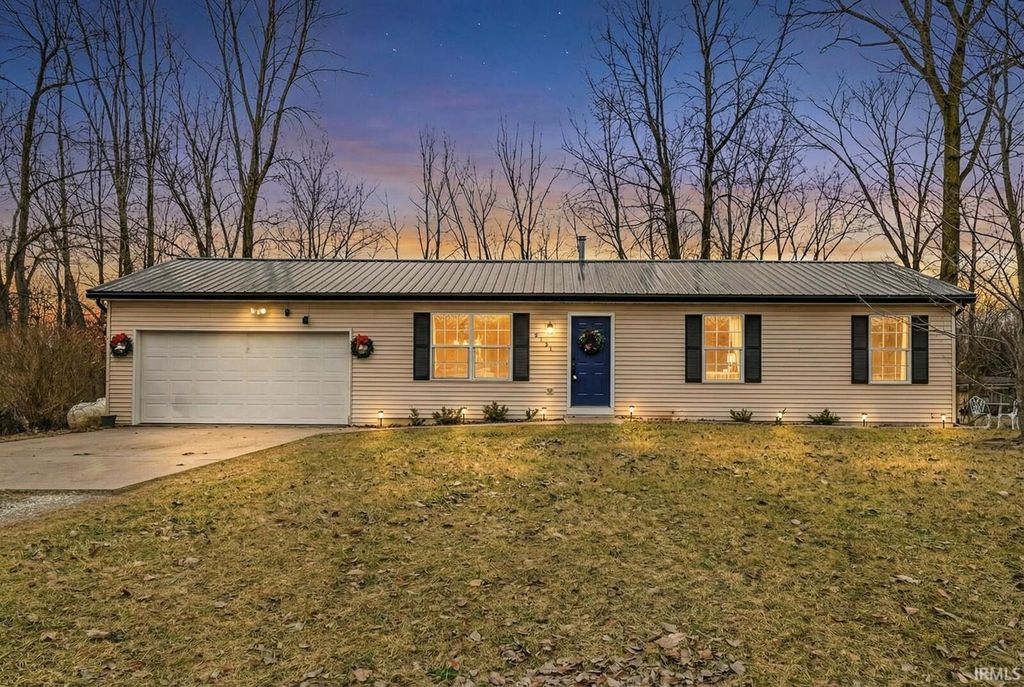 9151 N Hillview Circle, Rome City, IN 46784