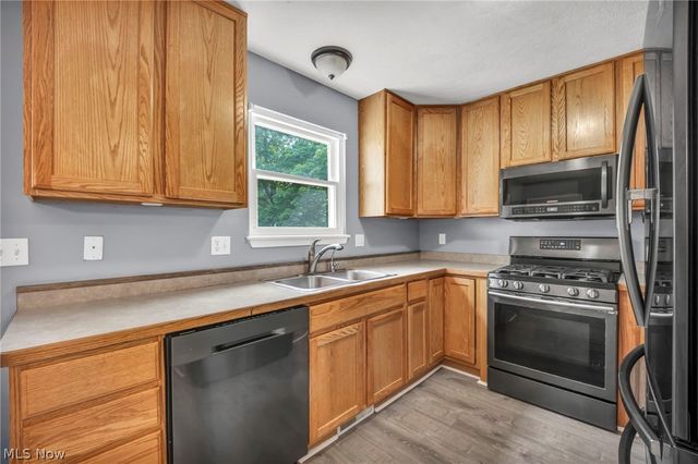 2066 Liberty Road, Stow, OH 44224