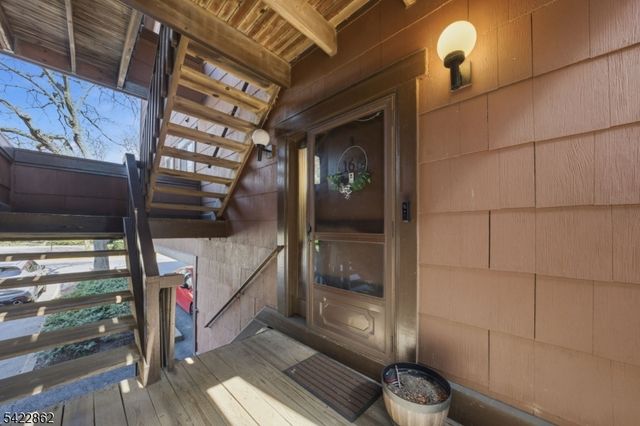 166 Sandcastle Ky 1, Secaucus Town, NJ 07094