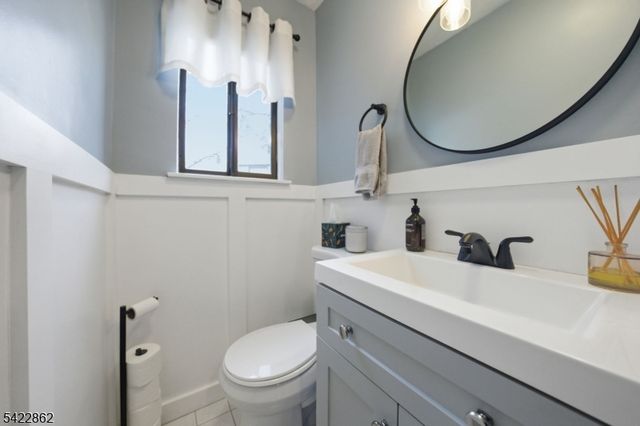 166 Sandcastle Ky 1, Secaucus Town, NJ 07094