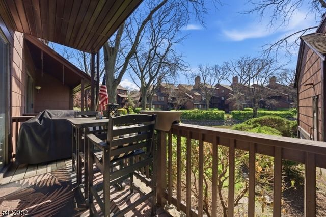 166 Sandcastle Ky 1, Secaucus Town, NJ 07094