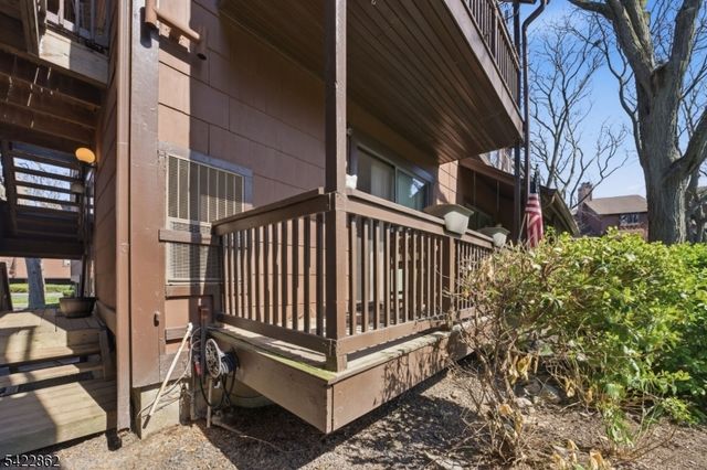 166 Sandcastle Ky 1, Secaucus Town, NJ 07094