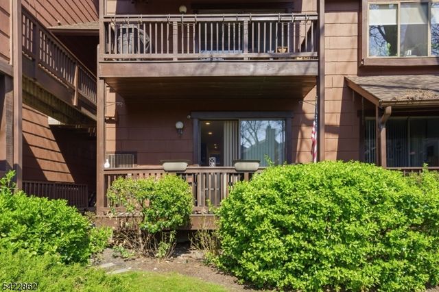 166 Sandcastle Ky 1, Secaucus Town, NJ 07094