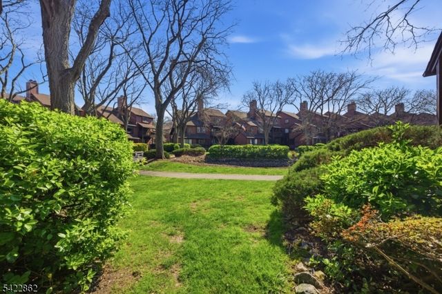 166 Sandcastle Ky 1, Secaucus Town, NJ 07094