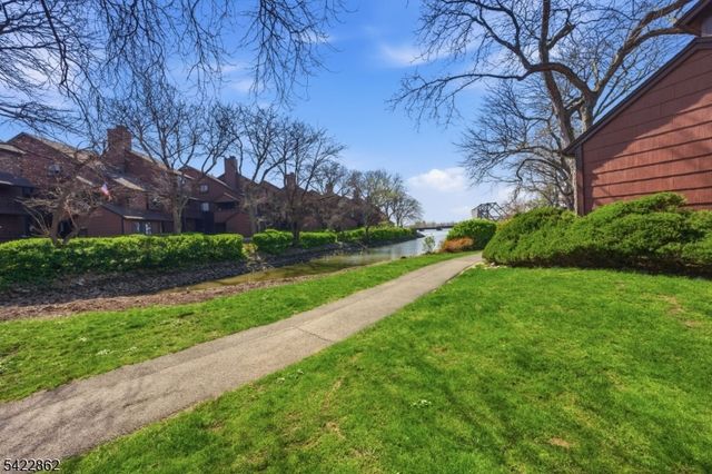 166 Sandcastle Ky 1, Secaucus Town, NJ 07094