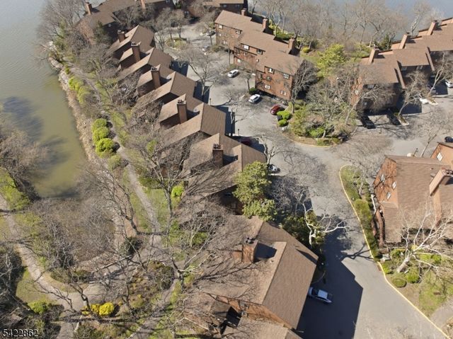 166 Sandcastle Ky 1, Secaucus Town, NJ 07094