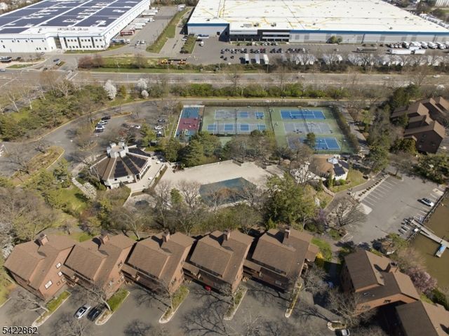 166 Sandcastle Ky 1, Secaucus Town, NJ 07094