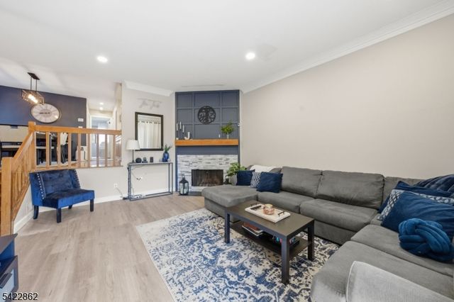 166 Sandcastle Ky 1, Secaucus Town, NJ 07094