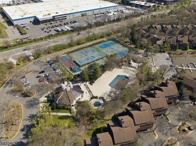 166 Sandcastle Ky 1, Secaucus Town, NJ 07094