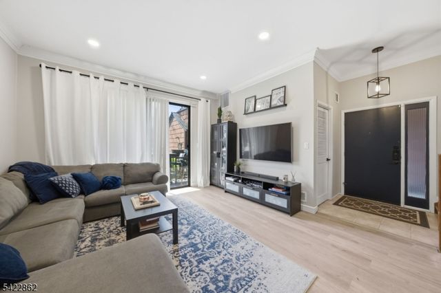 166 Sandcastle Ky 1, Secaucus Town, NJ 07094