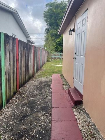 6103 Fletcher Street, Hollywood, FL 33023