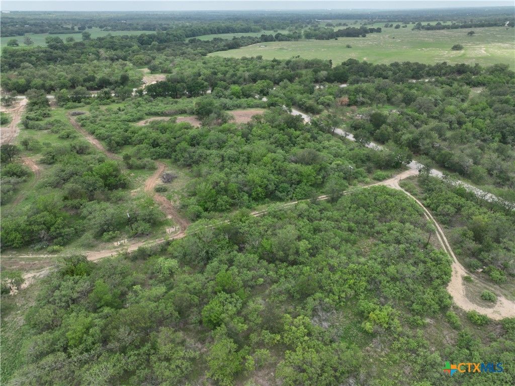Image 11 of property listing at 150 Pumper Rd, Luling, TX 78648