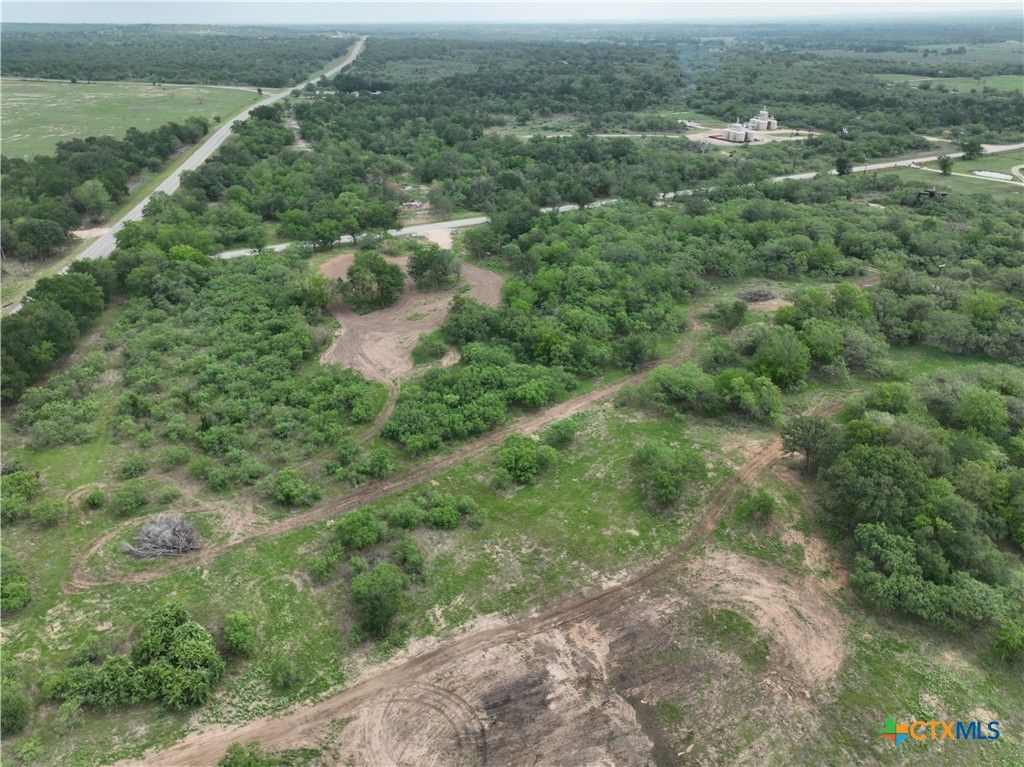 Image 5 of property listing at 150 Pumper Rd, Luling, TX 78648