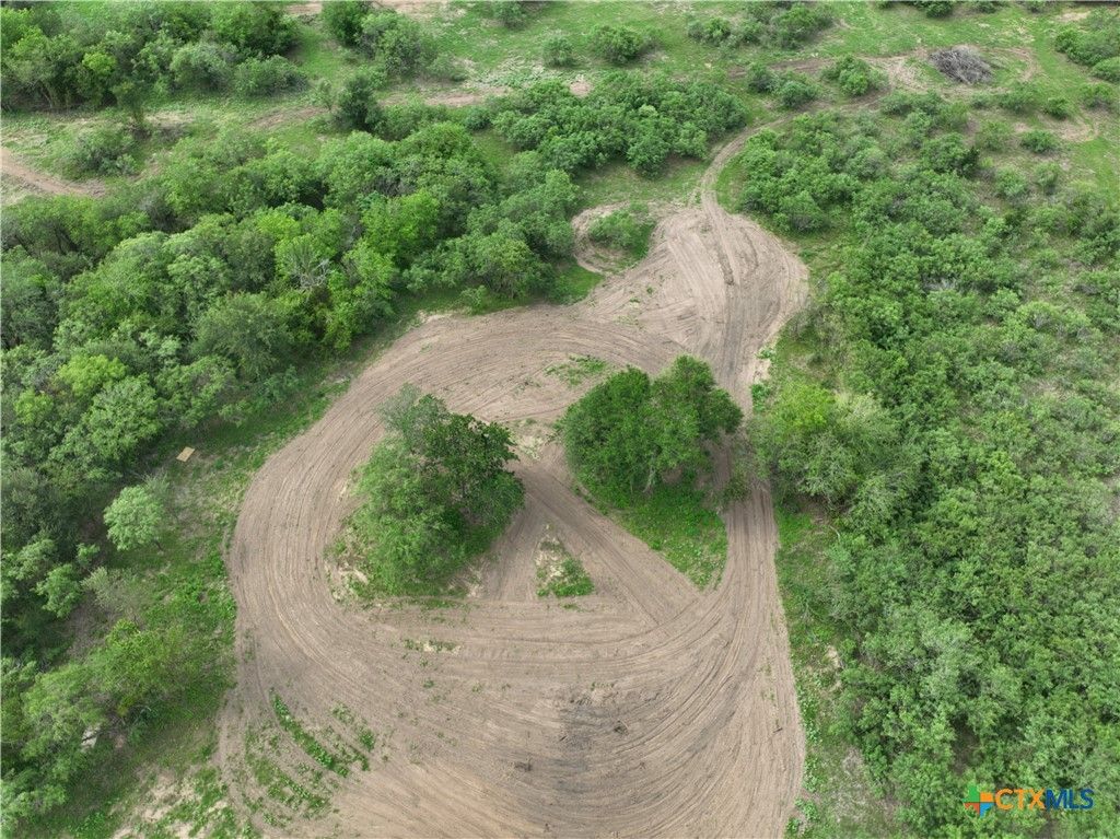 Image 7 of property listing at 150 Pumper Rd, Luling, TX 78648