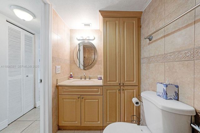 8005 W Six Avenue B, Hialeah, FL 33014