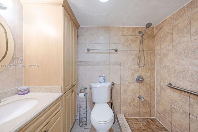 8005 W Six Avenue B, Hialeah, FL 33014