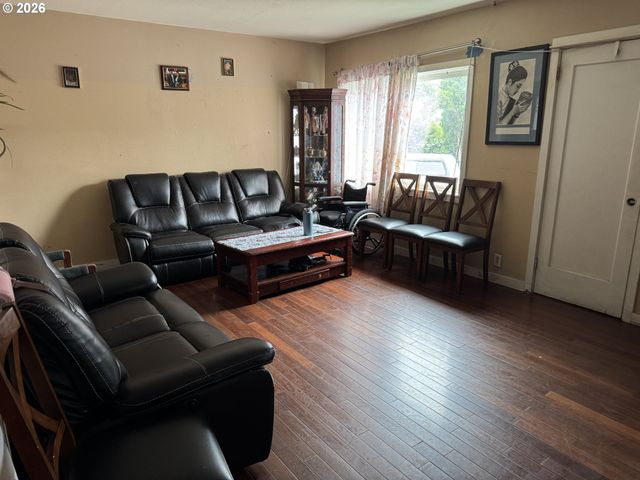 9918 Ne PRESCOTT St, Portland, OR 97220