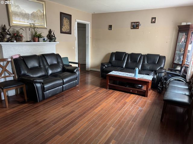 9918 Ne PRESCOTT St, Portland, OR 97220