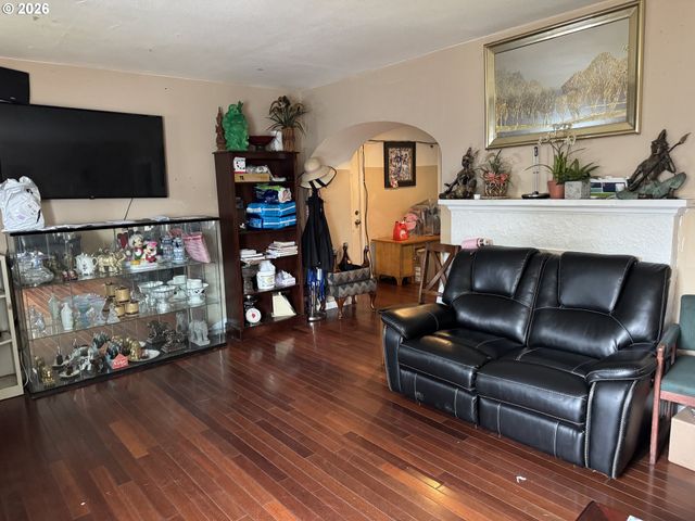 9918 Ne PRESCOTT St, Portland, OR 97220