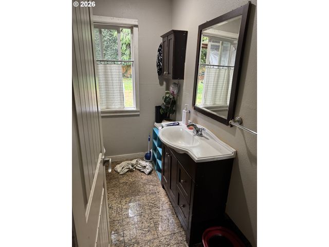 9918 Ne PRESCOTT St, Portland, OR 97220
