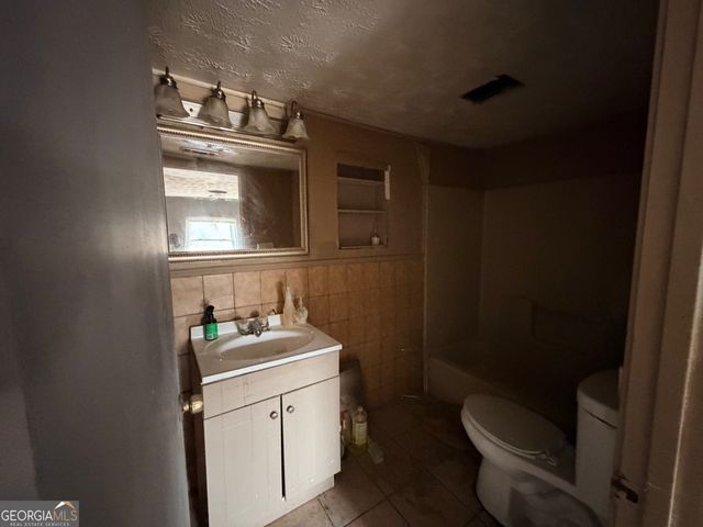 1966 NW LAKE ROCKAWAY Road, Conyers, GA 30012