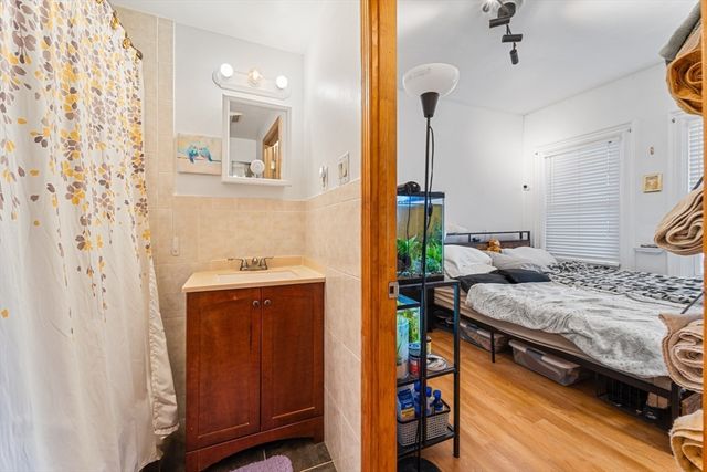 12 Evergreen Sq 2, Somerville, MA 02143