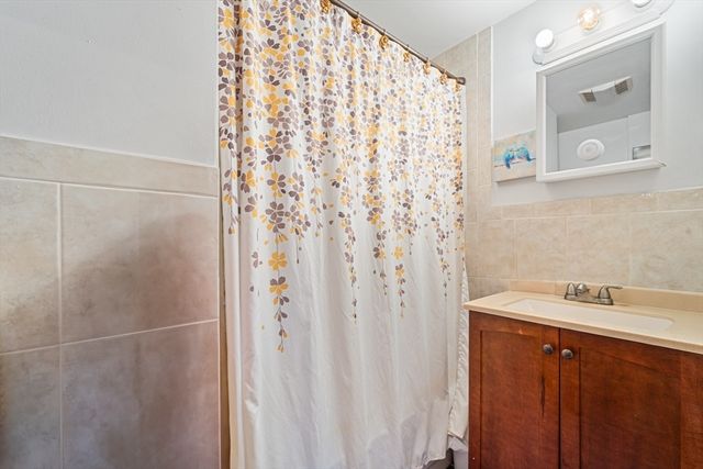 12 Evergreen Sq 2, Somerville, MA 02143