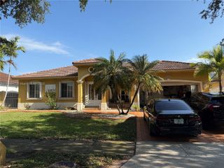 8943 NW 174th St, Hialeah, FL 33018