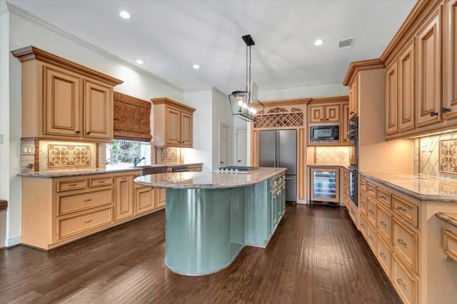 3706 Almond Creek Drive, Houston, TX 77059