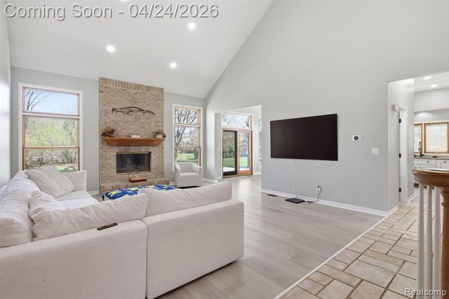 8488 Annette Avenue, Grosse Ile, MI 48138