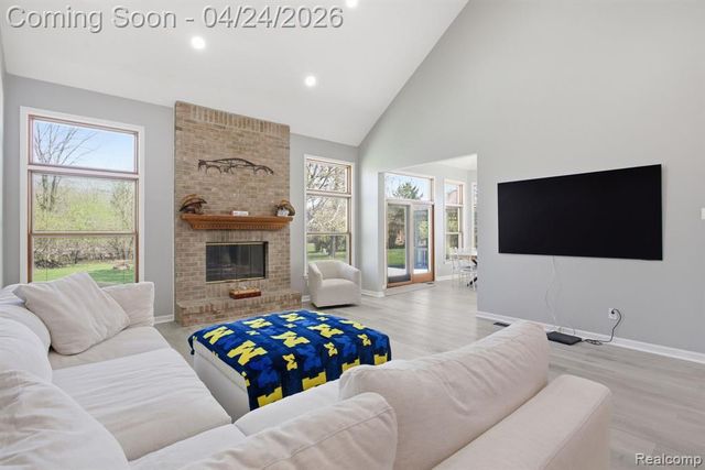 8488 Annette Avenue, Grosse Ile, MI 48138