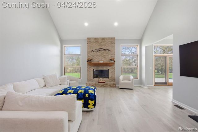 8488 Annette Avenue, Grosse Ile, MI 48138