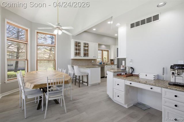 8488 Annette Avenue, Grosse Ile, MI 48138