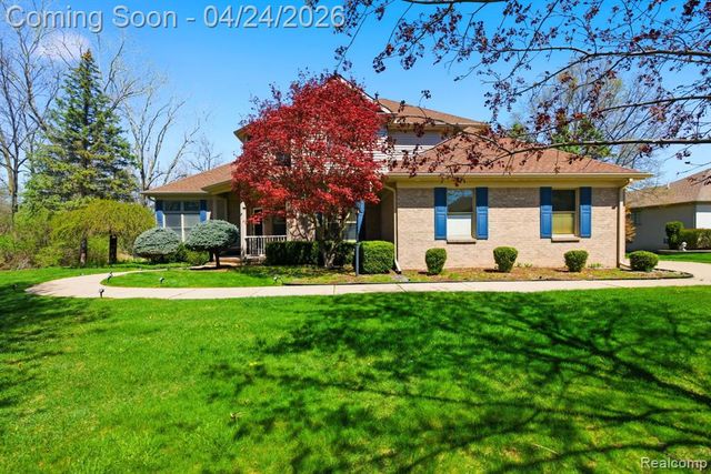 8488 Annette Avenue, Grosse Ile, MI 48138