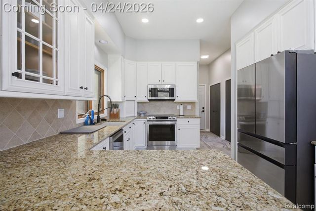 8488 Annette Avenue, Grosse Ile, MI 48138