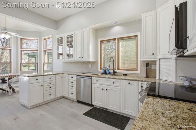 8488 Annette Avenue, Grosse Ile, MI 48138