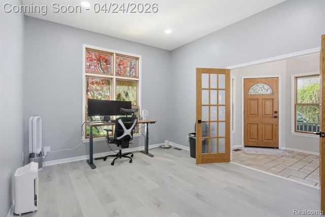 8488 Annette Avenue, Grosse Ile, MI 48138
