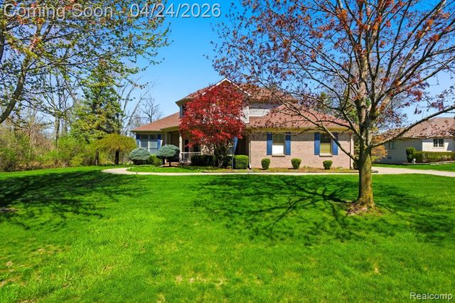 8488 Annette Avenue, Grosse Ile, MI 48138