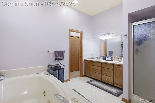 8488 Annette Avenue, Grosse Ile, MI 48138