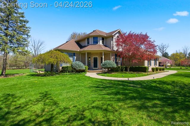 8488 Annette Avenue, Grosse Ile, MI 48138
