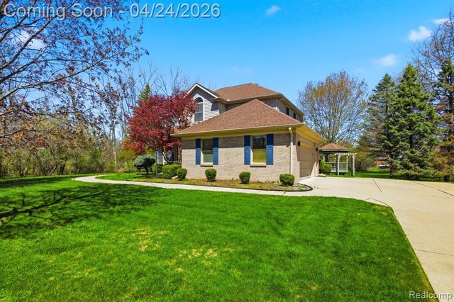 8488 Annette Avenue, Grosse Ile, MI 48138