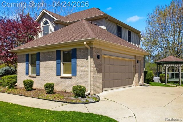 8488 Annette Avenue, Grosse Ile, MI 48138