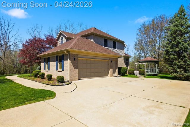 8488 Annette Avenue, Grosse Ile, MI 48138
