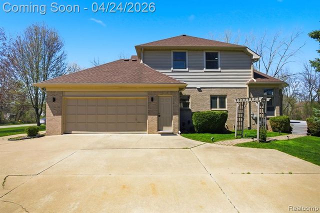 8488 Annette Avenue, Grosse Ile, MI 48138